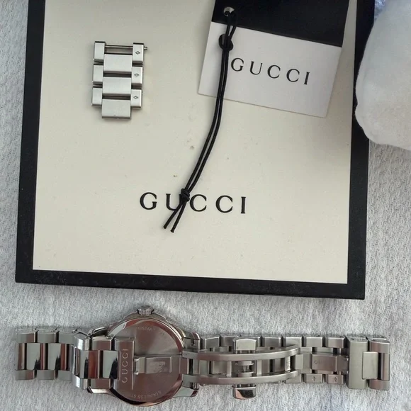 Gucci watch for sale with diamonds!!! - Picture 4 of 11